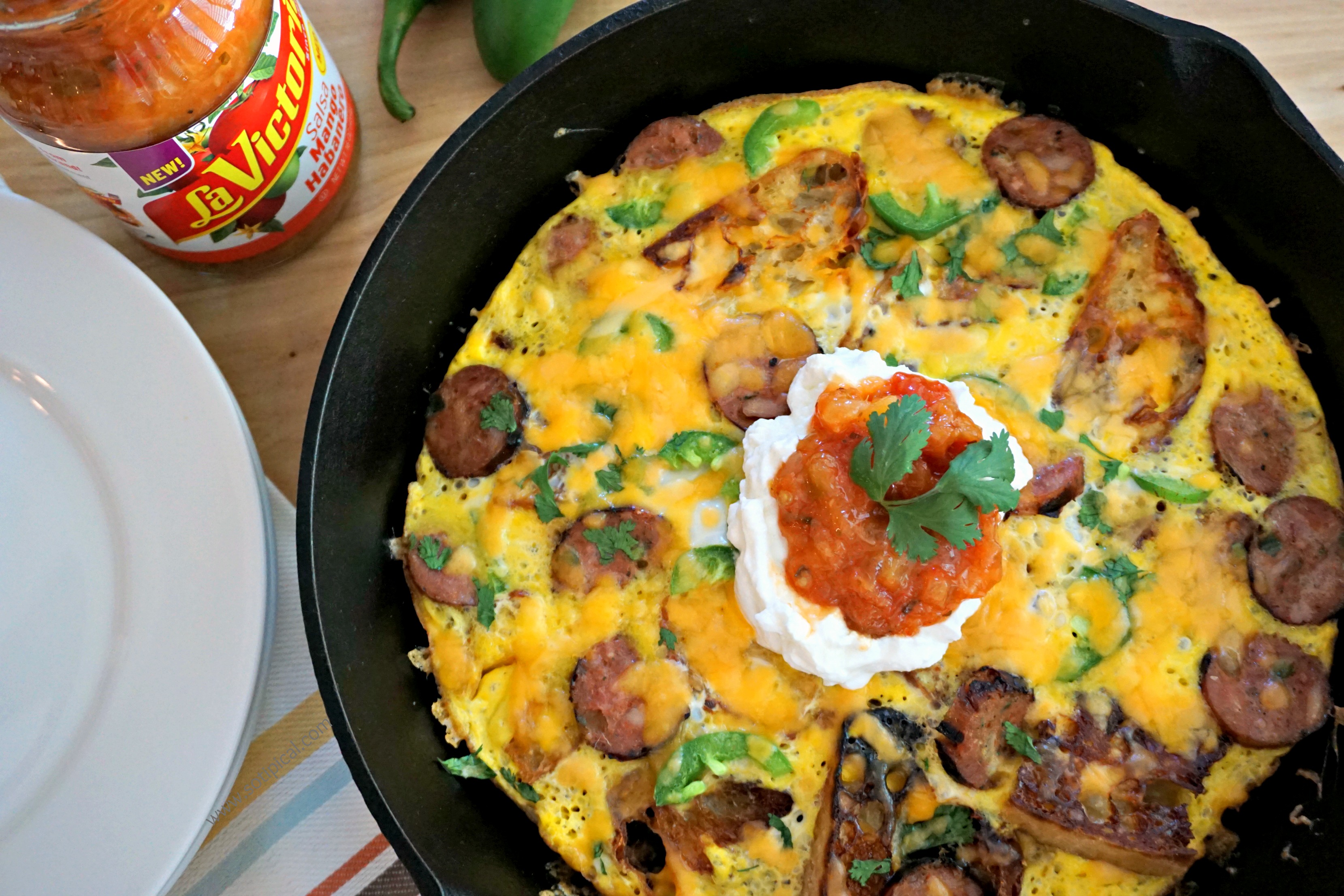 https://www.sotipical.com/wp-content/uploads/2016/07/spicy-sausage-frittata-1.jpg